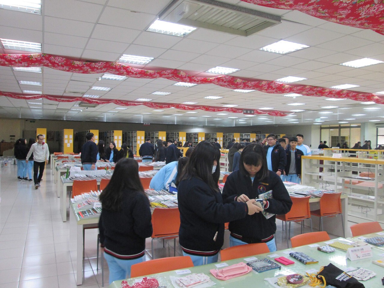 107-1 圖書館週活動_雜誌義賣