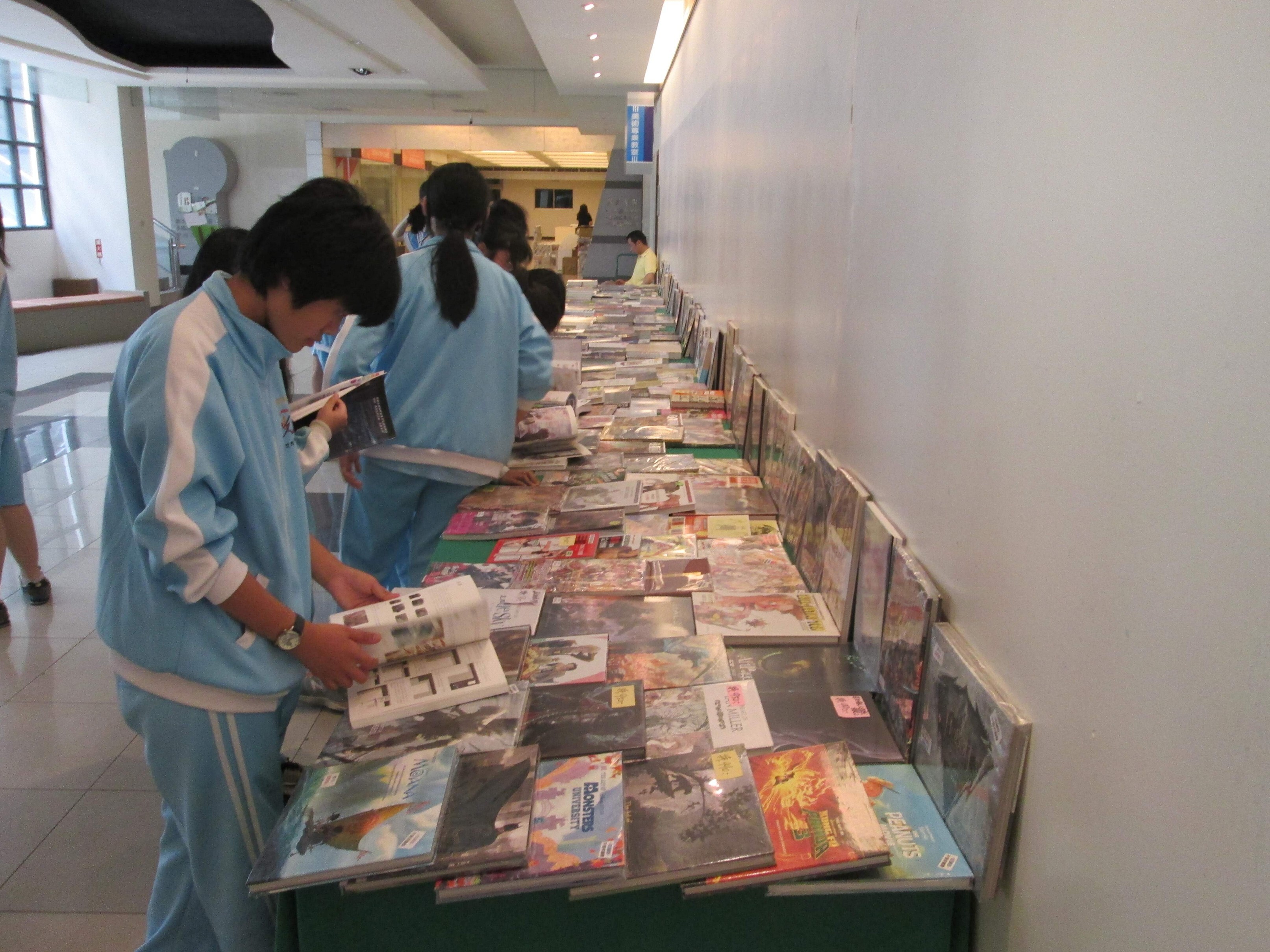 106-2圖書館週活動-校園圖書展