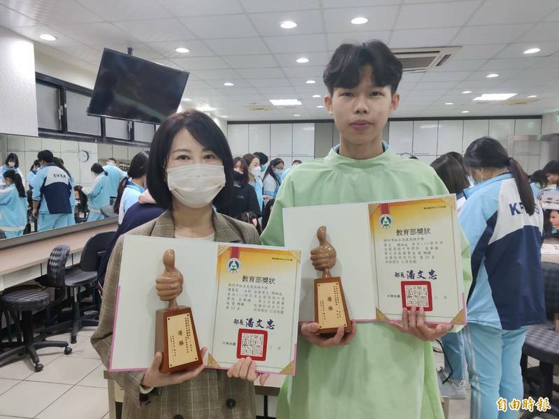 光復中學周柏成練到雙手傷痕累累 勇奪技藝競賽家事類美髮組優勝_自由時報